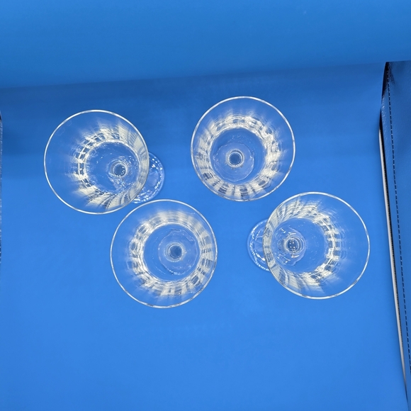 Oneida Fedora Pattern Stemware Set of 4 Clear Blown Glass 6 oz. Full Capacity - Picture 2 of 8